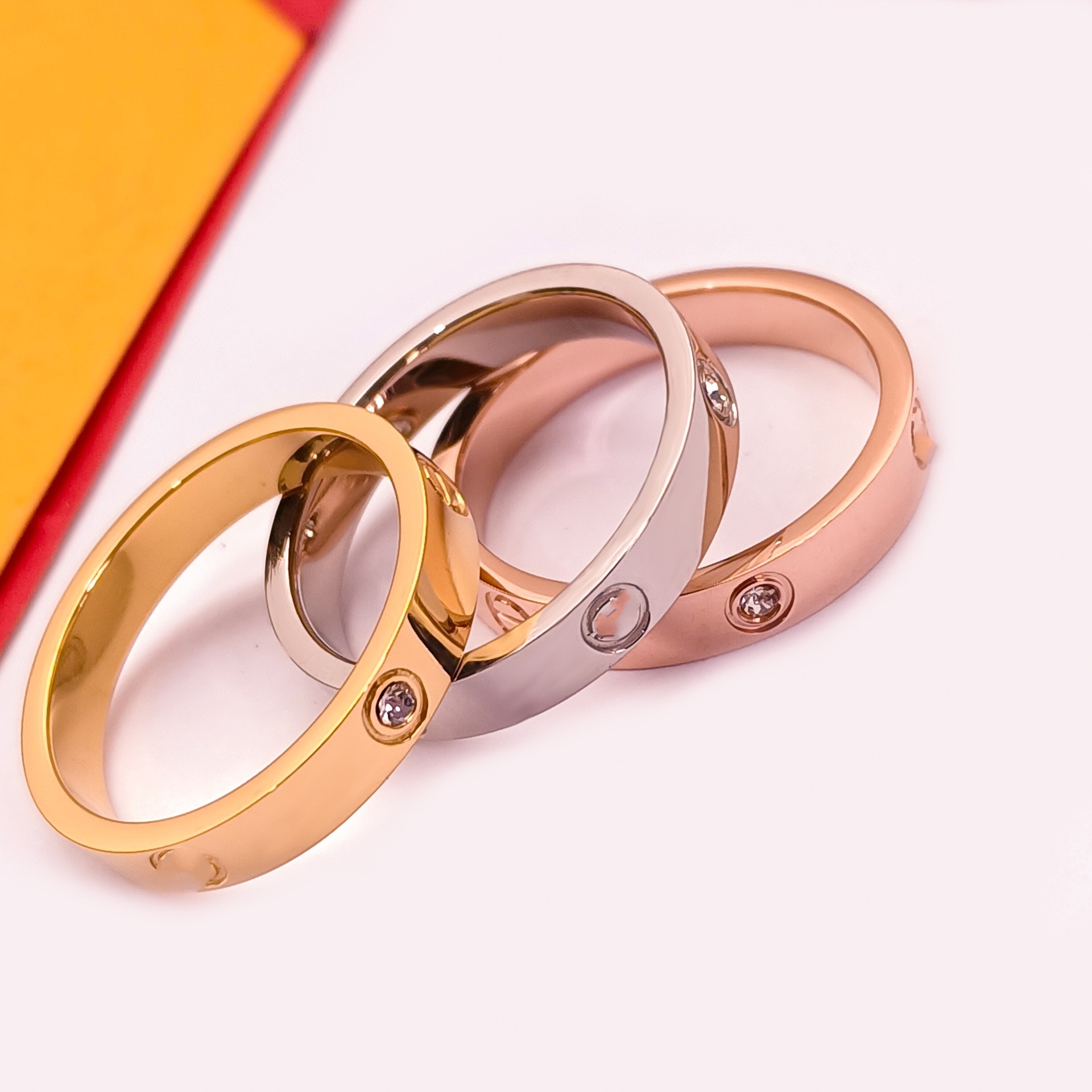 

Love Rings screw classic luxury Womens Designer Ring Couple Jewelry Band Titanium Steel With diamonds Casual Fashion Street Classic Gold Silver Rose Optional