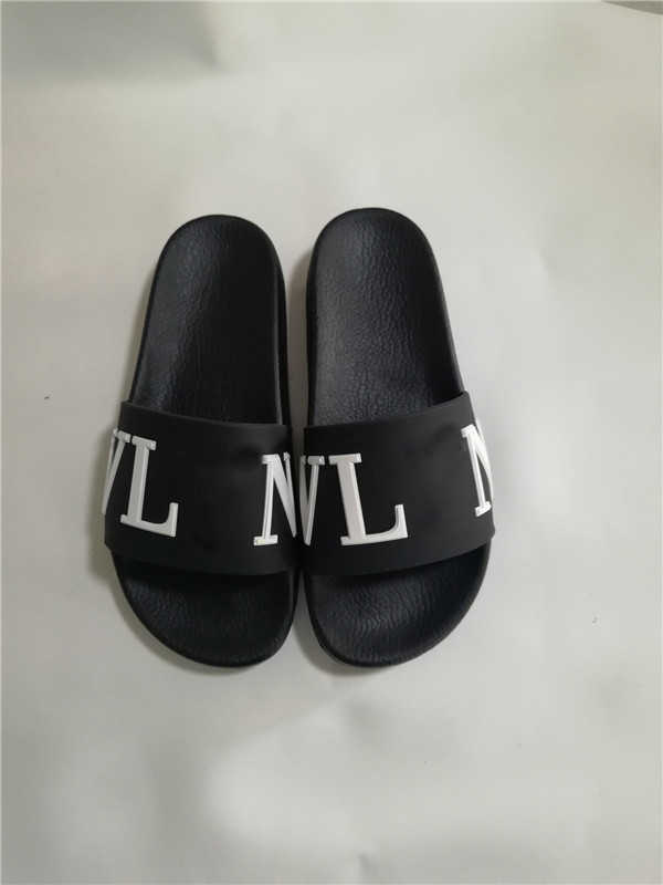 

flat Designer Women Slippers Sandals Ladies Fashion Beach Slipper Rivet Stud Non-slip Leather Woman Casual Spikes Shoes with Box slippers for womens slippers women