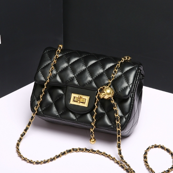 

2023 New Designer bag shoulder bag rhombic lattice plain crossbody bag for women versatile occasssions fashion bags, White