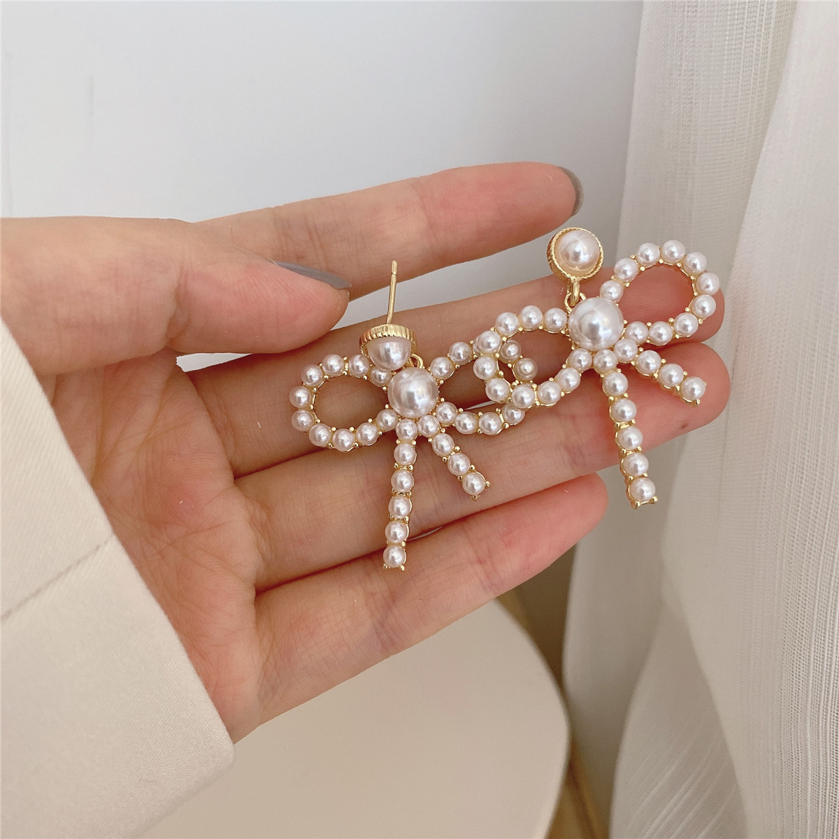 

925 silver needle hollowed-out pearl butterfly earrings, small fragrant wind earrings, girls' super fairy ins-temperature net red earrings, versatile