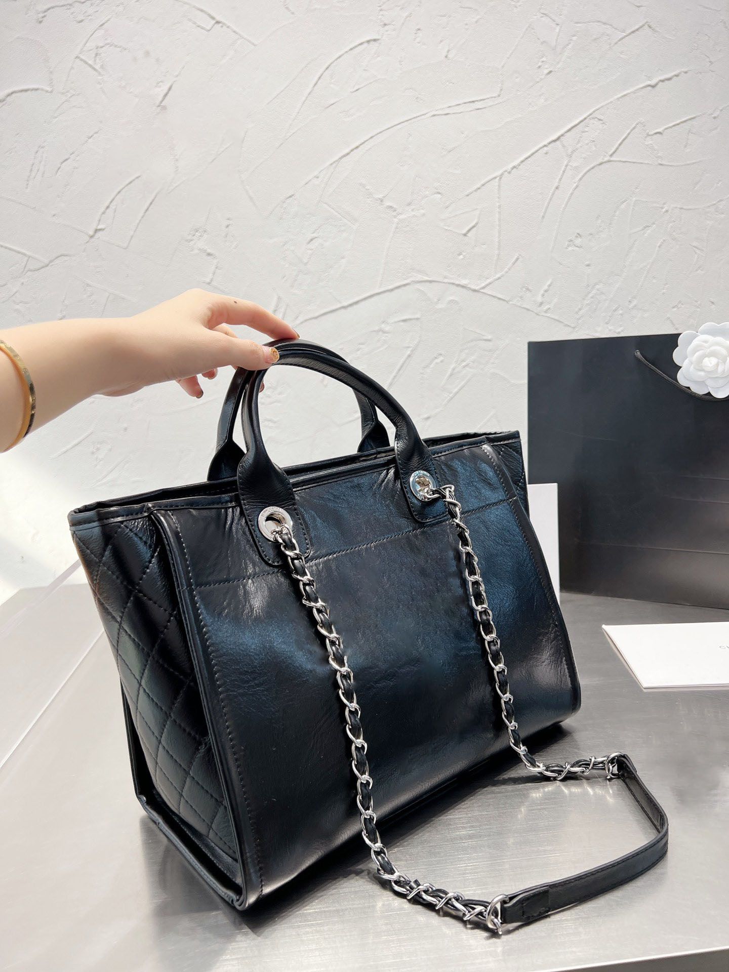 

Fashion Designer Shoulder Bags channel Woman Handbags Black leather Crossbody bags Large capacity shopping bag Luxury wallet Hardware chain commute Tote bag