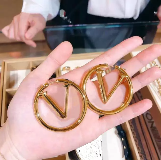 Fashion women s earrings designer letter earrings gold plated silver plated geometric earrings suitable for wedding party jewelry accessories