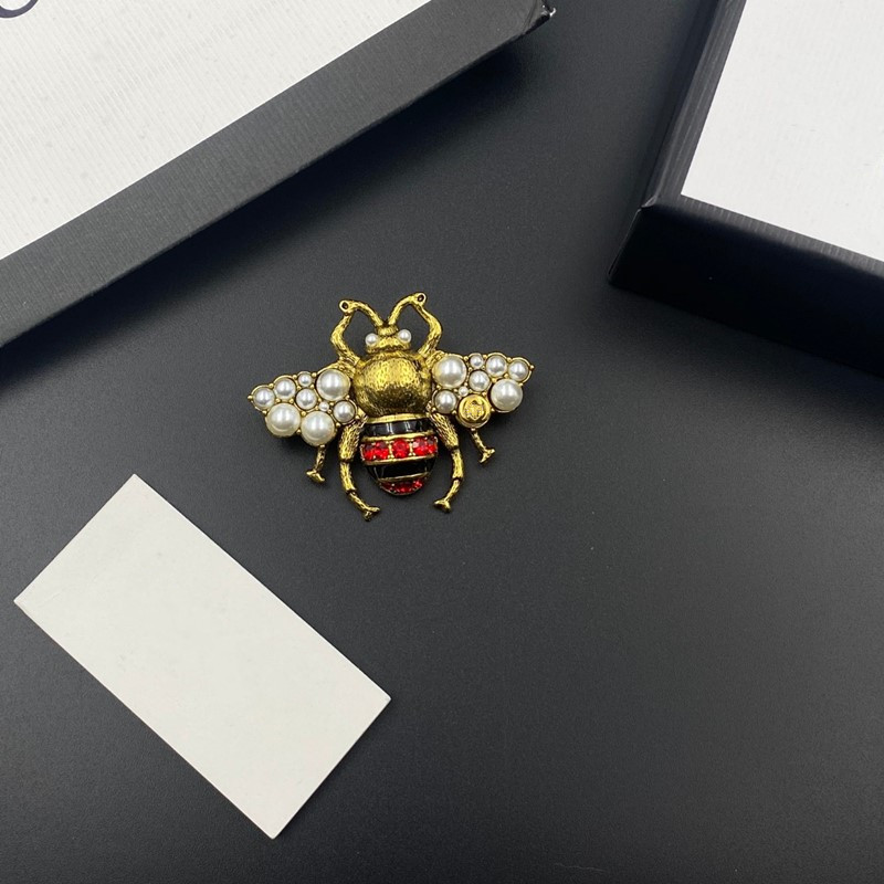 

With BOX European US style Geometric Luxury Pins With Tassels 18K Gold Women Brooches Trend Coat Accessories Bees Brooch Pin Shawl Buckle