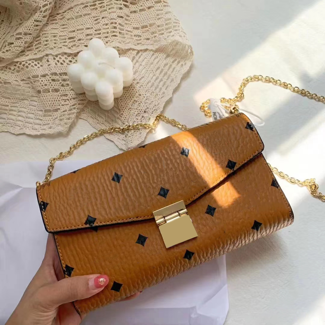 

Simple fashion Metal Chain Envelope Cross-body Bag Messenger Luxury Designer women's Men's Purse Leather Classic Tote Late Shoulder Mcwoc Tote Hobo Clutch bag, White