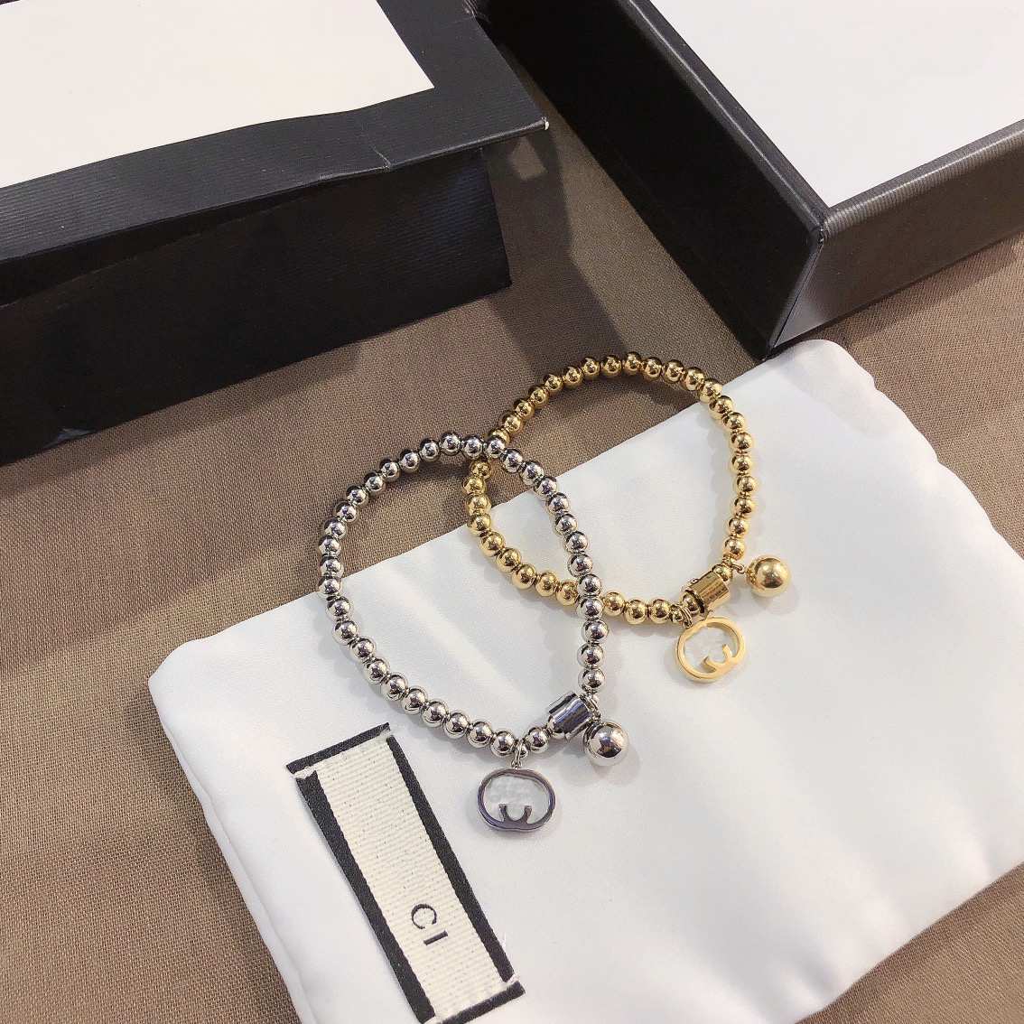 

Fsshion Stamp Bracelets Women Bangle Wristband Cuff Chain Designer Letter Jewelry 18K Gold Plated Stainless steel Wedding Lovers Gift Bangles Wholesale L079