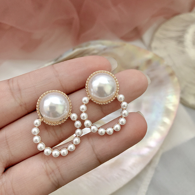 

Pearl circle earrings S925 silver needle exquisite earrings simple and versatile temperament earrings for women 2022 new Korean version