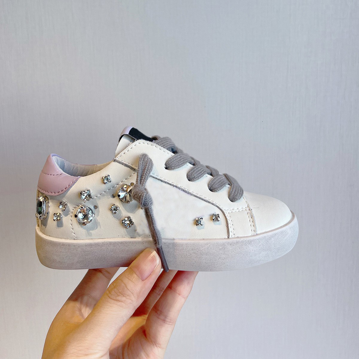 

Sneakers Girls Star Boy Purple Leather Distressed Trainers Handmade Diamonds Babys Iridescent Laminated Heel 230224, Beige