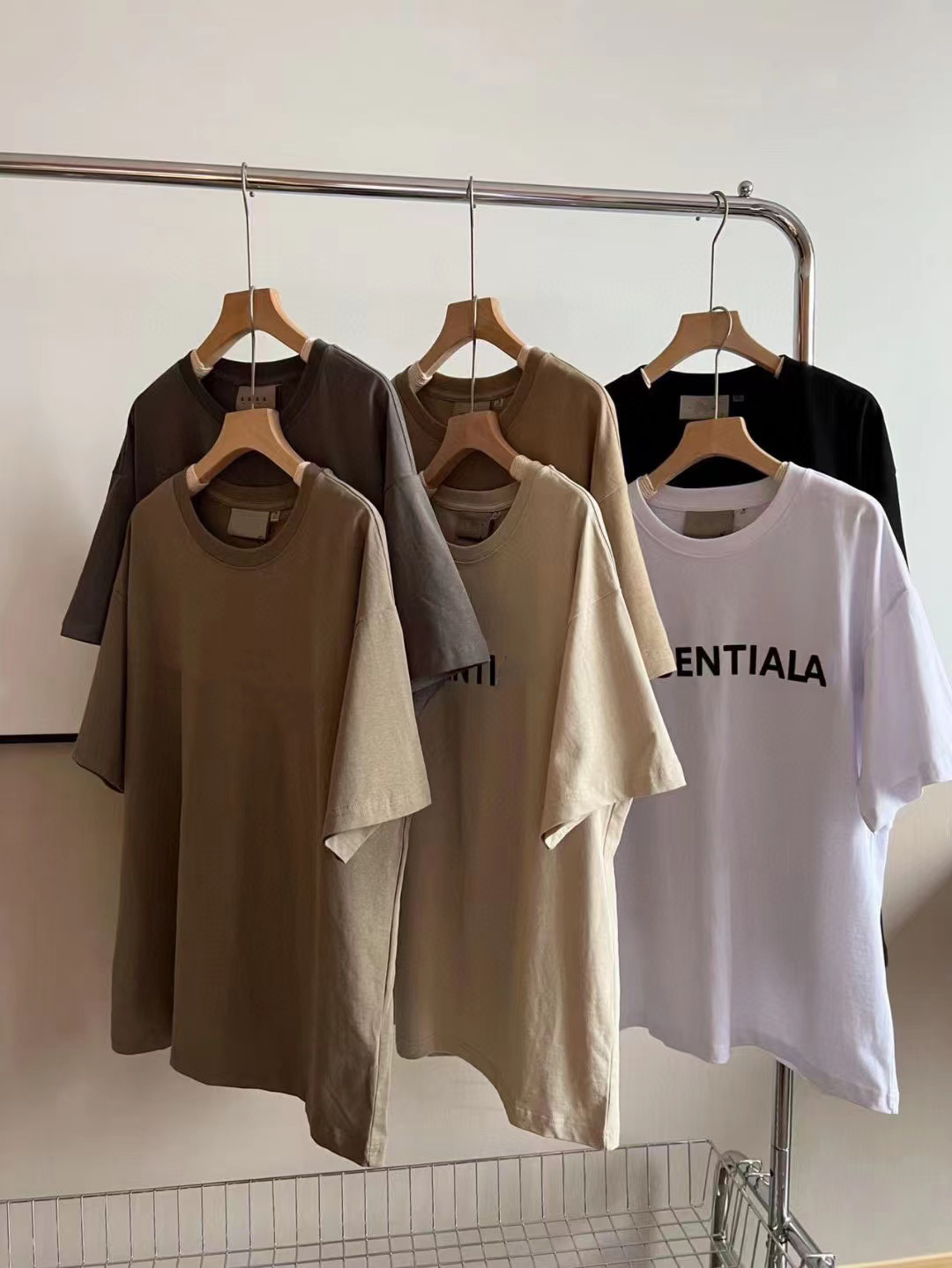 

official Summer Mens Designer T Shirt Casual Man Womens Tees With Letters Print Short Sleeves Top Sell Luxury Men Hip Hop clothes Five colors EU XS-XXL