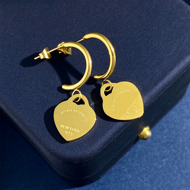 

Luxury Brand T-Letter Ear Stud Earring Fashion Simple Women Heart Earrings Designer Classic 316L Titanium Plated 18K Gold Earring Wedding Party Women Jewelry