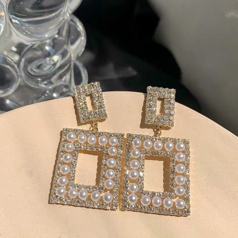 

European and American design exaggerated pearl earrings Luxury celebrity temperament Elegant geometric square earrings Women's net red