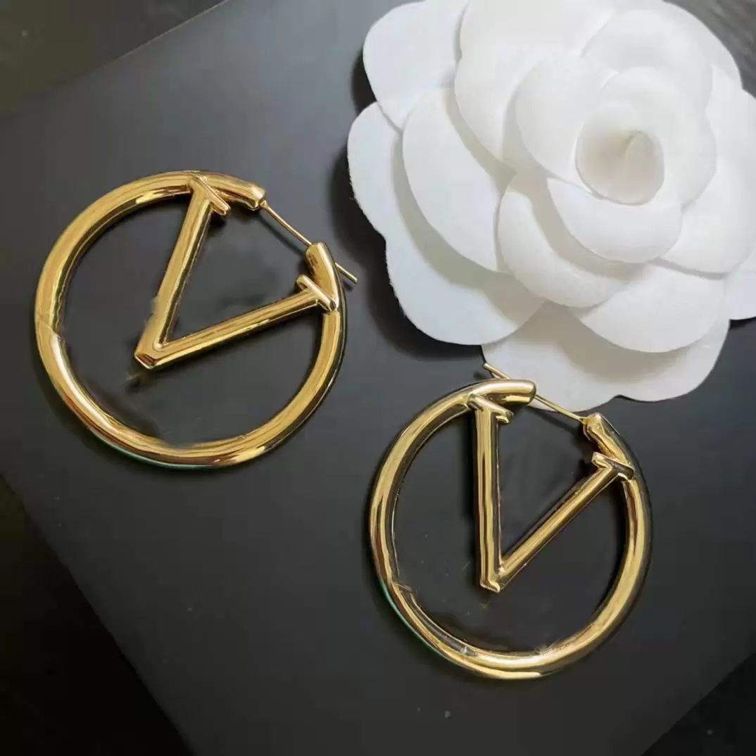 Luxury ring shaped women s earrings designer letter earrings gold plated silver plated geometric earrings suitable for wedding party jewelry accesso