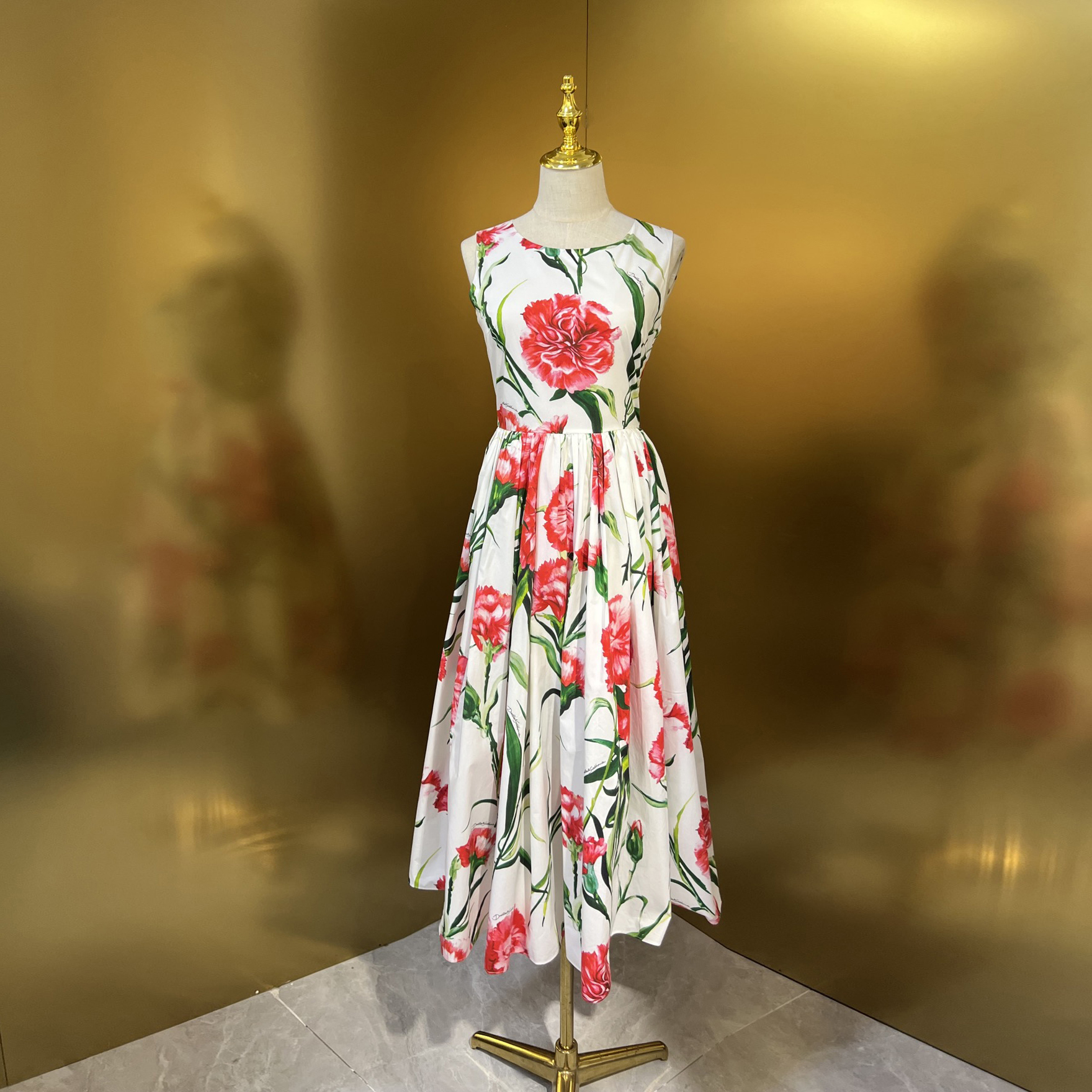 

Womens dress sleeveless Carnation print midi dress, White