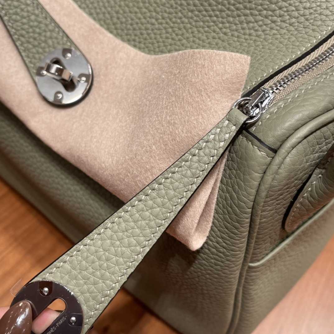 

Designer Herms lindys Fashion Backpacks Designer hems set hand 26 layer leather women's shoulder messenger bag green buckle, Sage green silver buckle