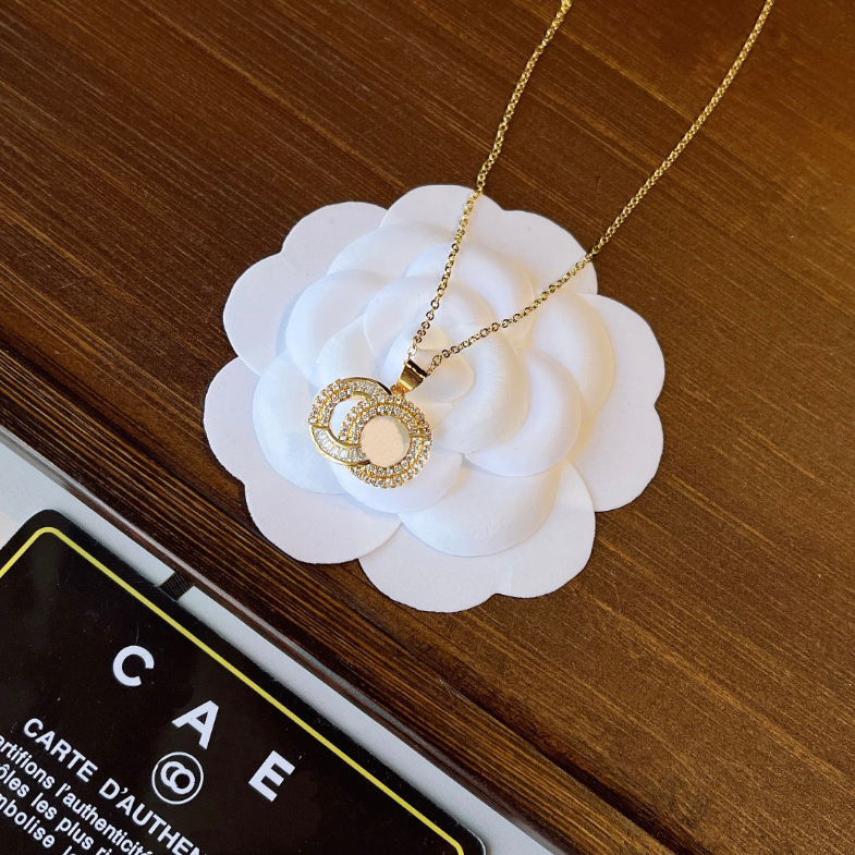 

Hot Style Jewelry Pendant Necklaces Exquisite Luxury Diamond Necklace Designed For Women Long Chain Designer Brand Accessories Classic Premium Gift