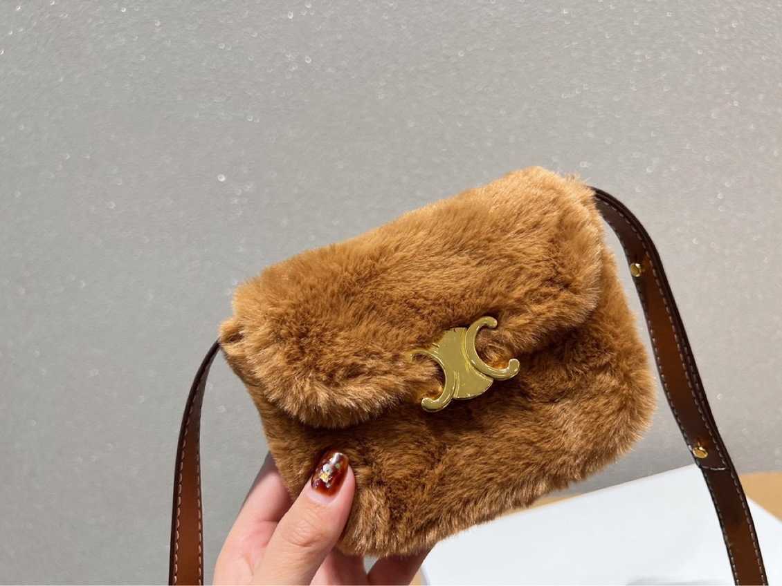 

2023 High Quality Women Bags autumn winter red purse single shoulder messenger plush mini bag 70%off Factory Handbags, White3