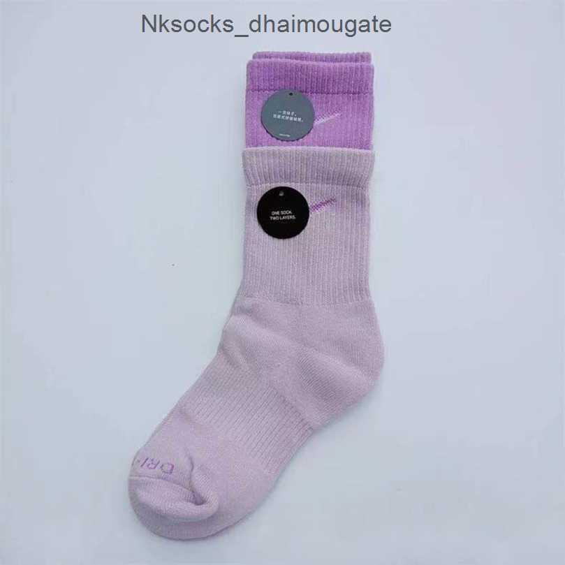 

Luxury Fashion Men's Socks Women's Hook Brand Stockings Designers Fake Two Pairs Splicing Women Men Sports Yoga Breathable Stocking Couple's Basketball Sock 1bv2, Middle cylinder 3