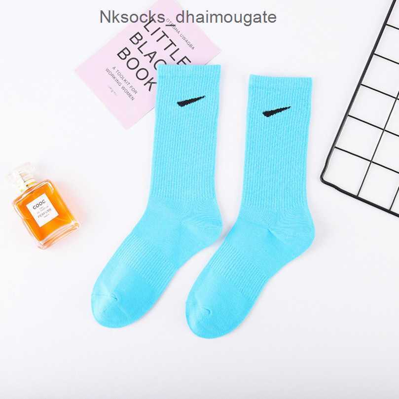 

Luxury Men's Fashion Socks Women's Hook Brand Stockings Designers Candy Colorful Medium Long Women Men Couple's Stocking Breathable Yoga Sports Running Sock O6ga, Purple