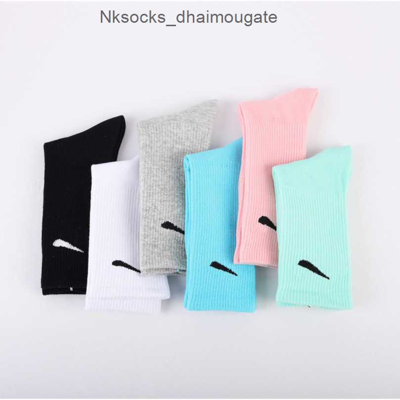 

Luxury Men's Fashion Socks Women's Hook Brand Stockings Designers Candy Colorful Medium Long Women Men Couple's Stocking Breathable Yoga Sports Running Sock Pxro, White