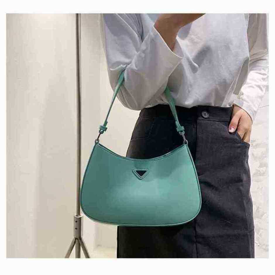 

Women's high-end handbag triangleHigh, Black6