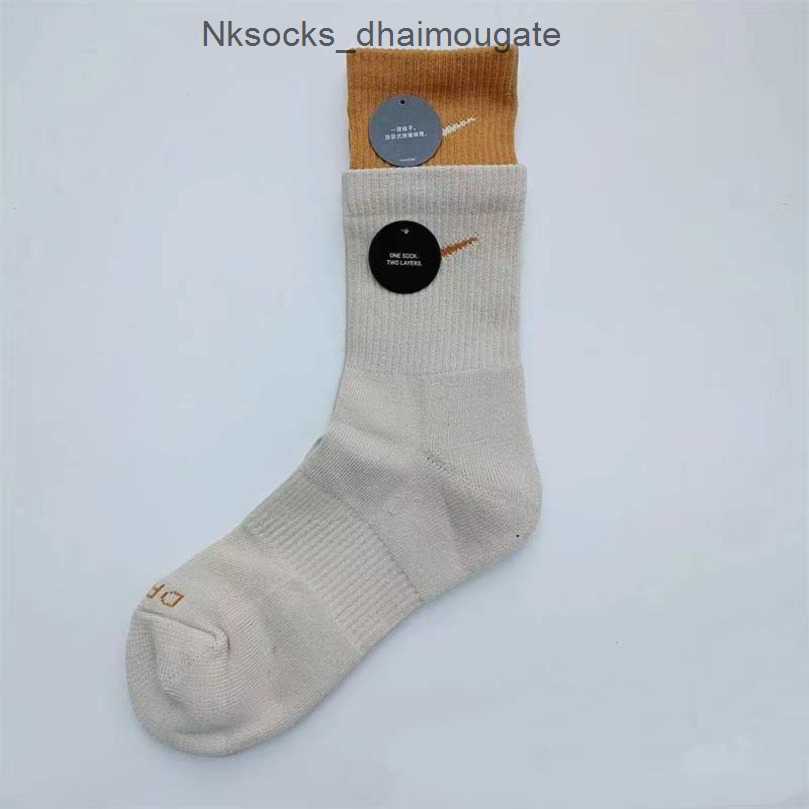 

Fashion Men's Luxury Socks Women's Hook Brand Stockings Designers Fake Two Pairs Splicing Women Men Sports Yoga Breathable Stocking Couple's Basketball Sock To09, Medium cylinder 5