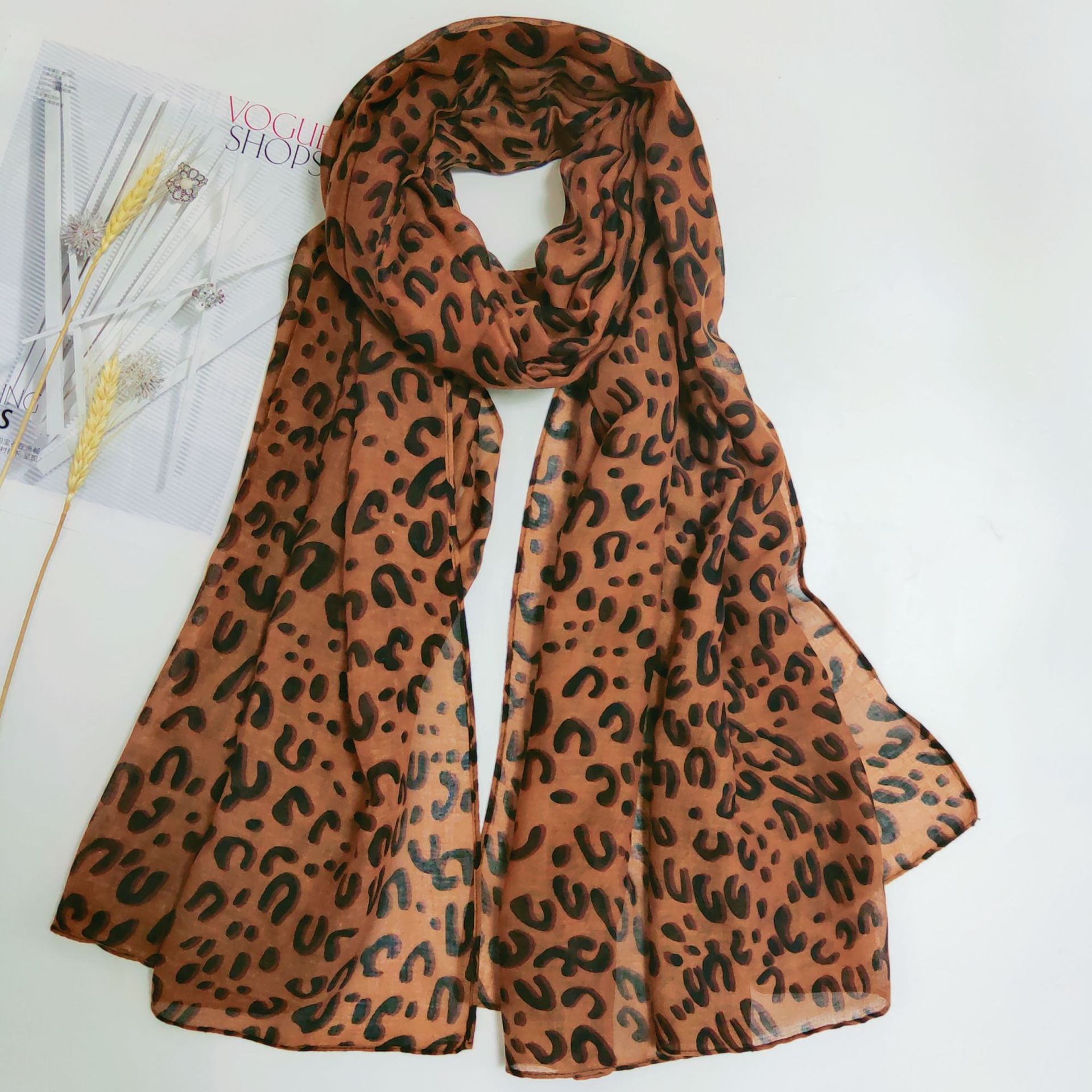 

Classic Warm Leopard U-shaped Silk Scarf Sunscreen Beach Towel Print Yarn Scarf F254