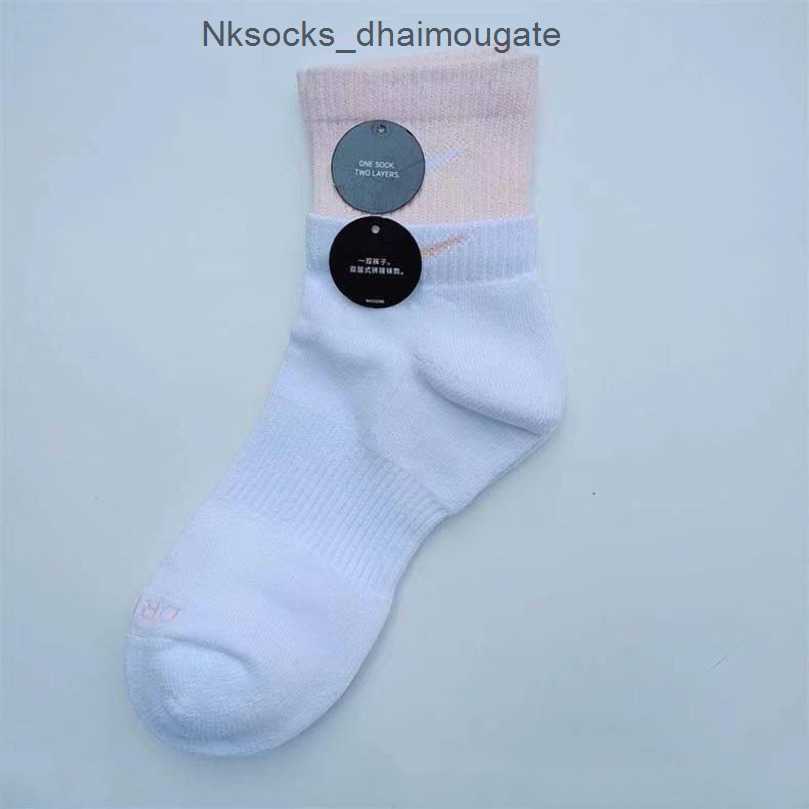 

Men's Fashion Luxury Socks Women's Hook Brand Stockings Designers Fake Two Pairs Splicing Women Men Sports Yoga Breathable Stocking Couple's Basketball Sock 12au, Medium cylinder 5