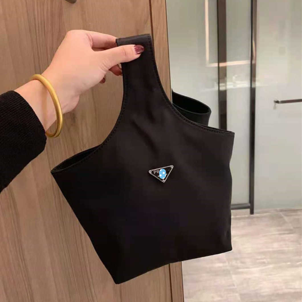 

New fashion bag wholesale market New Kendou Same Hobo armpit satchel ins vegetable basket drawstring women's fashionable bucket bagHigh, Black7