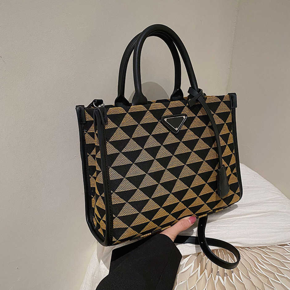

High quality luxury fashion bag Versatile large capacity women's summer new portable tote leisure messenger bagHigh, Large black