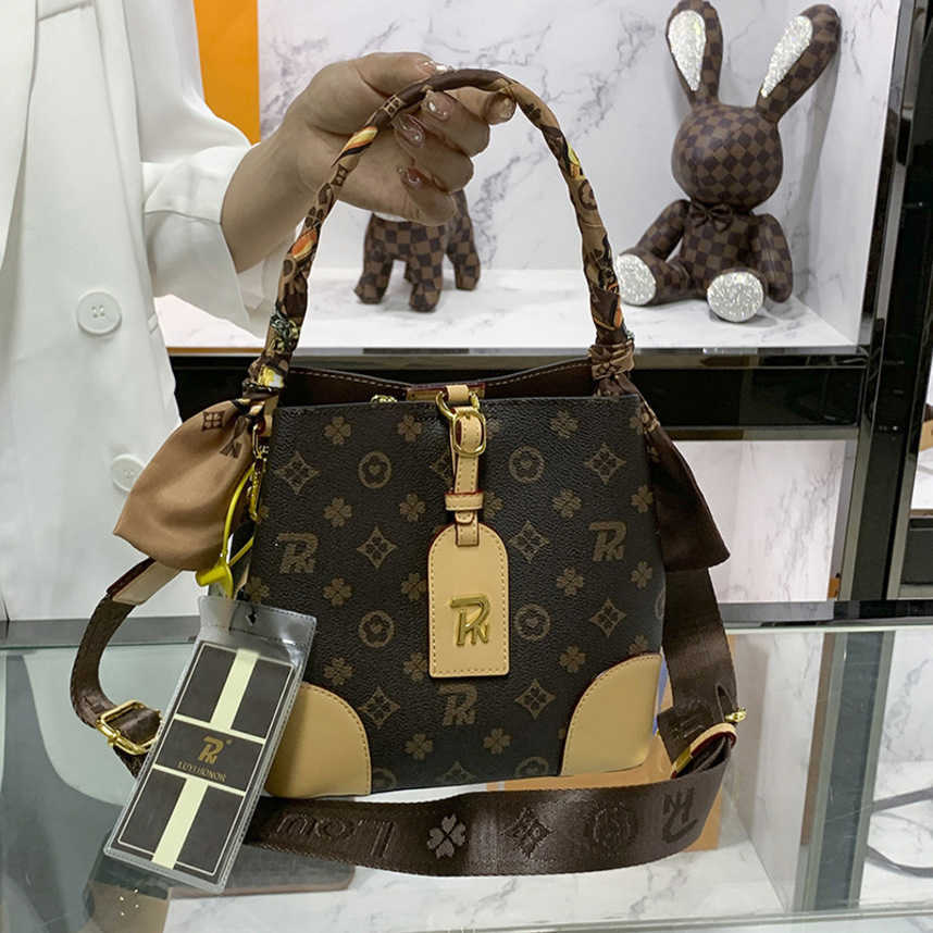 

Female Bags 2023 High Quality Versatile Crossbody Large Capacity Portable Bucket Bag Ladies Crossbody Tote Handbags for Women, Translucent red