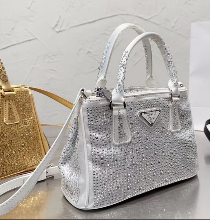 

2023 Classics New Womens Designers Tote Shouler Bags Crystal Embellished Satin Handbags High Quality Ladies Fashion Underarm Purses Bling Diamonds, Black