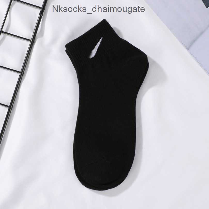

Fashion Men's Luxury Socks Women's Hook Brand Stockings Designers Colorful Low Medium Long Cylinder Women Men Couple's Stocking Breathable Yoga Sports Sock Kn0r, Violet