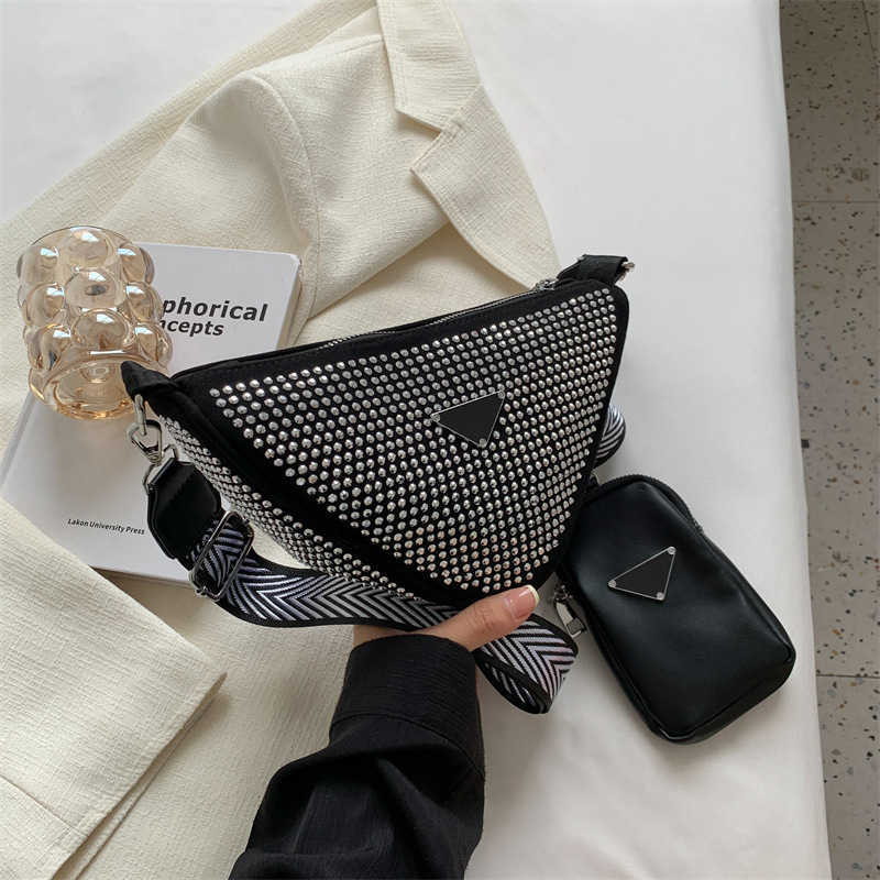 

2023 High quality luxury Appearance This Year's Popular Temperament Bright Diamond Small Women New Fashionable Personality Underarm Bag, Black9