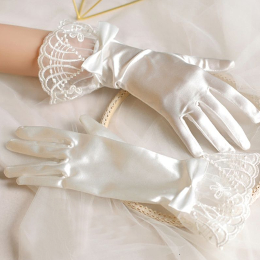 

Five Fingers Gloves Elegant Bride White Satin Short Wedding Finger Wrist Length Lace Edge With Bow Vintage Formal Party Wear For Woman 230225