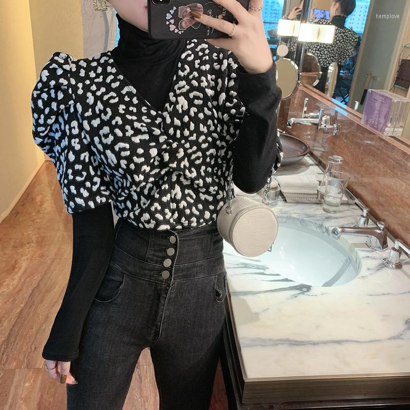 

Women's Blouses Retro Hong Kong Style Two Piece Set Women 2023 Spring Temperament Bubble Sleeve V-neck Leopard Print Tops Slim Black Shirt