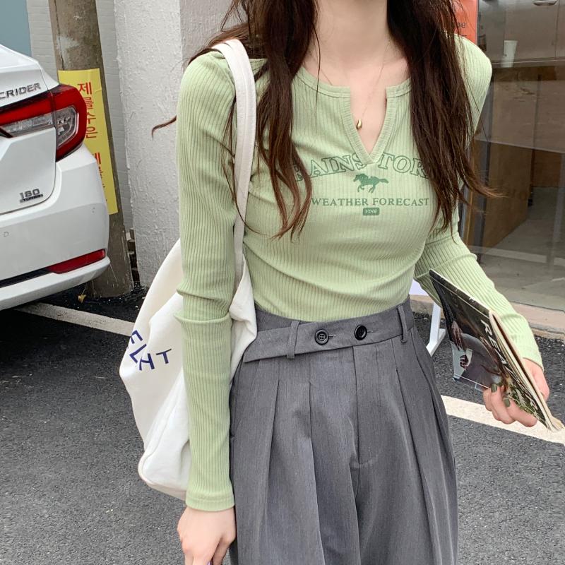 

Women's T Shirts Girl Fashion Slim Pit Cloth Crop Tops Women 2023 Spring Retro V-neck Casual Long-sleeved T-shirtWomen's, Beige