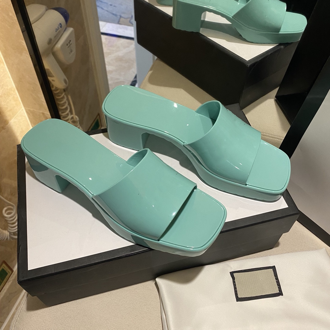 

designer ladies flip flops Chunky slippers Women Sandals simple youth moccasin shoes suitable for spring summer and autumn hotels beaches