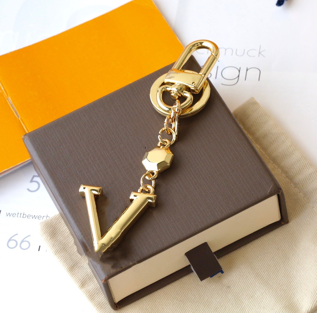 

New designer key chain pendant exquisite jewelry classic vintage letter bag pendant car pendant couple style key chain