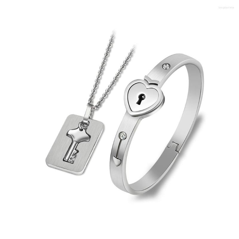 

Chains Couple Necklace Bracelet Jewellery Kit Ceremony Party Banquet Romantic Pendant Jewelry Set Holiday Festival Birthday