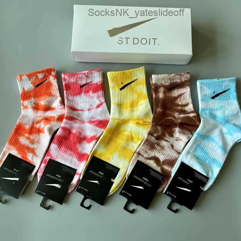 

Men's Fashion Luxury Socks Gift Box Women's Hook Classic Brand Designers Tie Dyed Multicolor Sports Stockings Men Women Cotton Breathable Stocking All-over Sock I7ta, Gift box medium 3