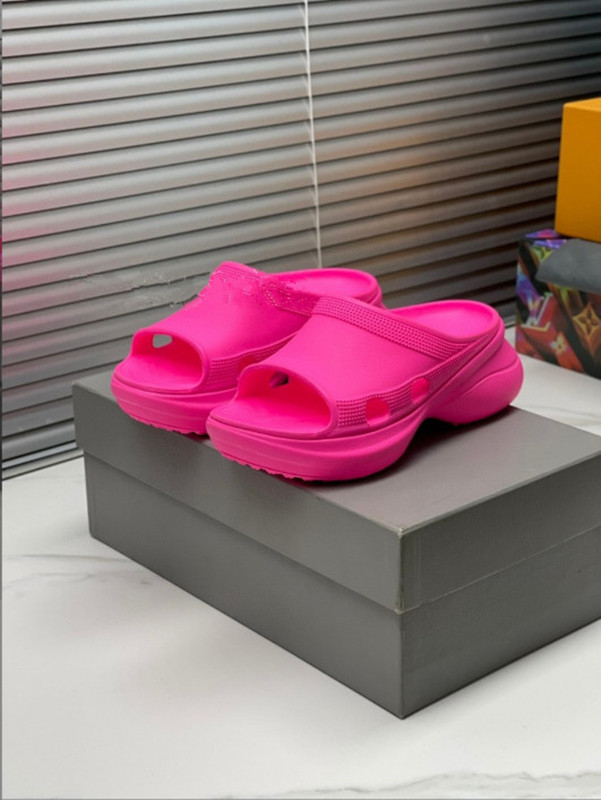 

Men Women Slippers Pool Croc Slides Designer Rubber Slipper Platform Sandals Chunky Sole Foam Slide Summer Beach Flip Flops, White