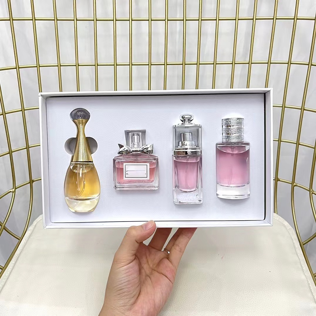 

Four-piece women's perfume lasting fragrance gift box suitable for girlfriend