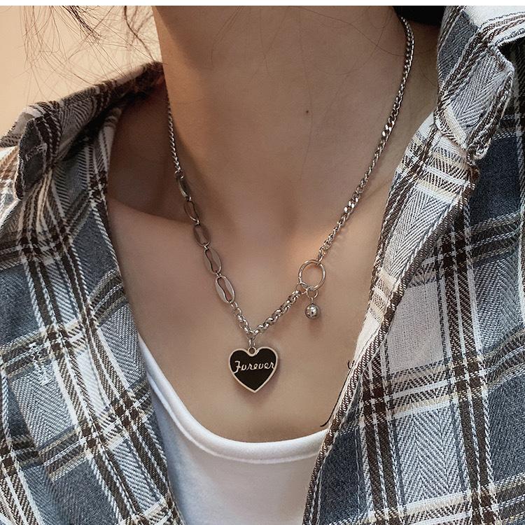 

Pendant Necklaces Creative Hip-hop Love Necklace Trend Personality Cold Wind Sweater Chain Titanium Steel Niche Design Sense Clavicle