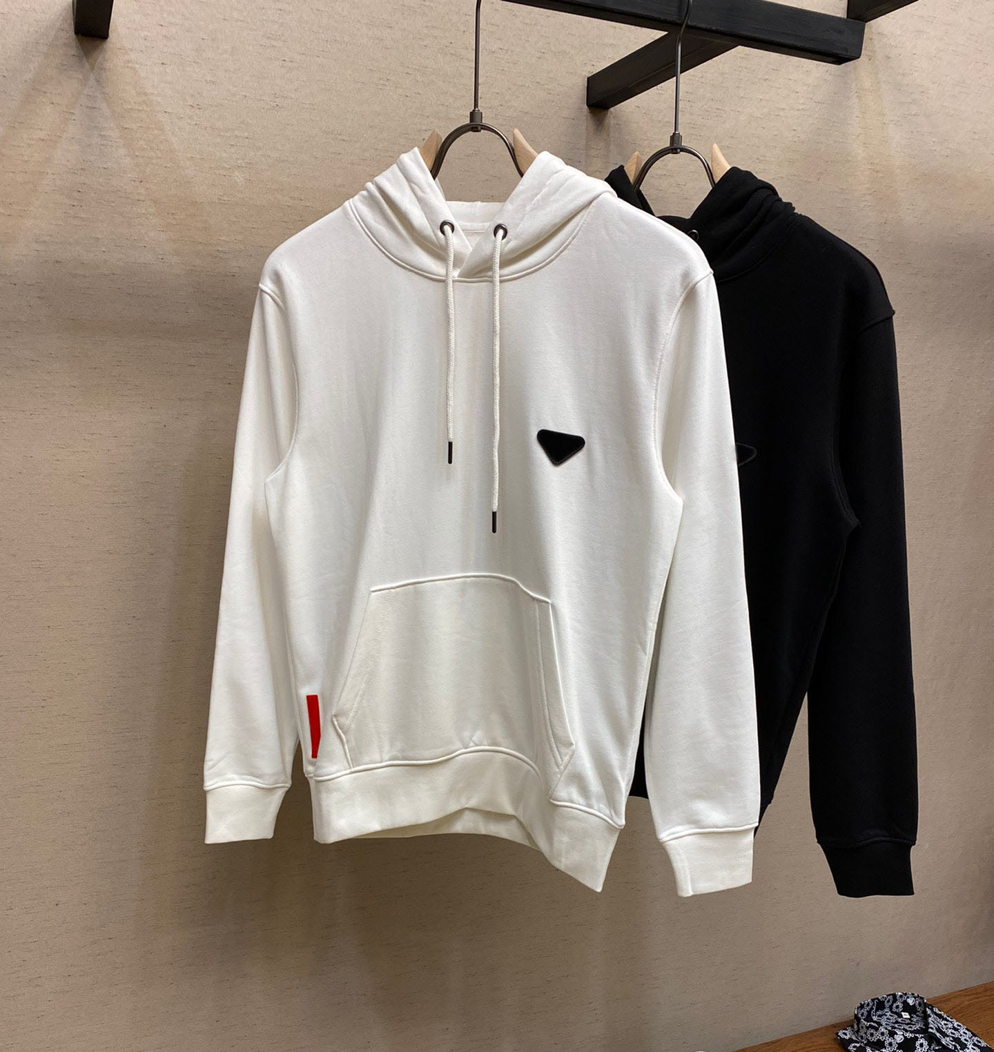 

Hooded PRAD Sweatshirts Mens Women Designer Hoodies Mens budge Clothing High Street Print Hoodies Pullover Winter Sweatshirts, Black1