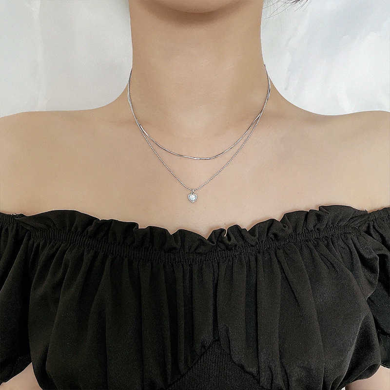 

Ancient Maoning Double layer Moonlight Love Necklace Female Personality Pendant Necklace Colorful Heart Shaped Clavicle Chain