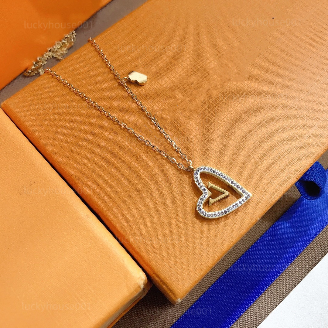 

18K gold-plated designer jewelry necklace luxury jewelry heart-shaped pendant love pendant womens stainless steel valentine gift jewelry X381