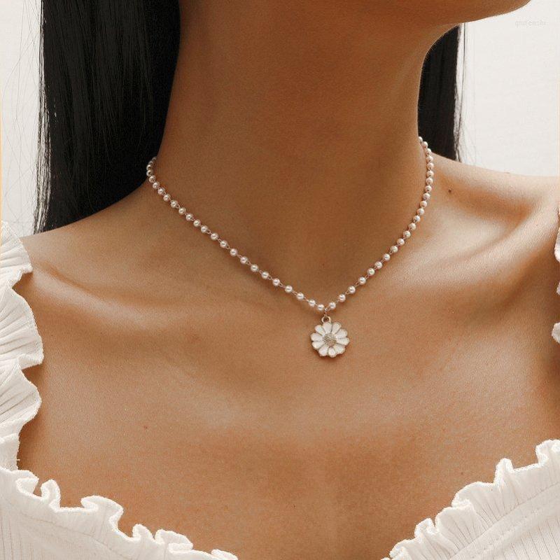 

Choker Korean Elegant White Imitation Pearl Chain Oil Flower Pendant Necklace Fashion Women's Bohemian Jewelry Gift