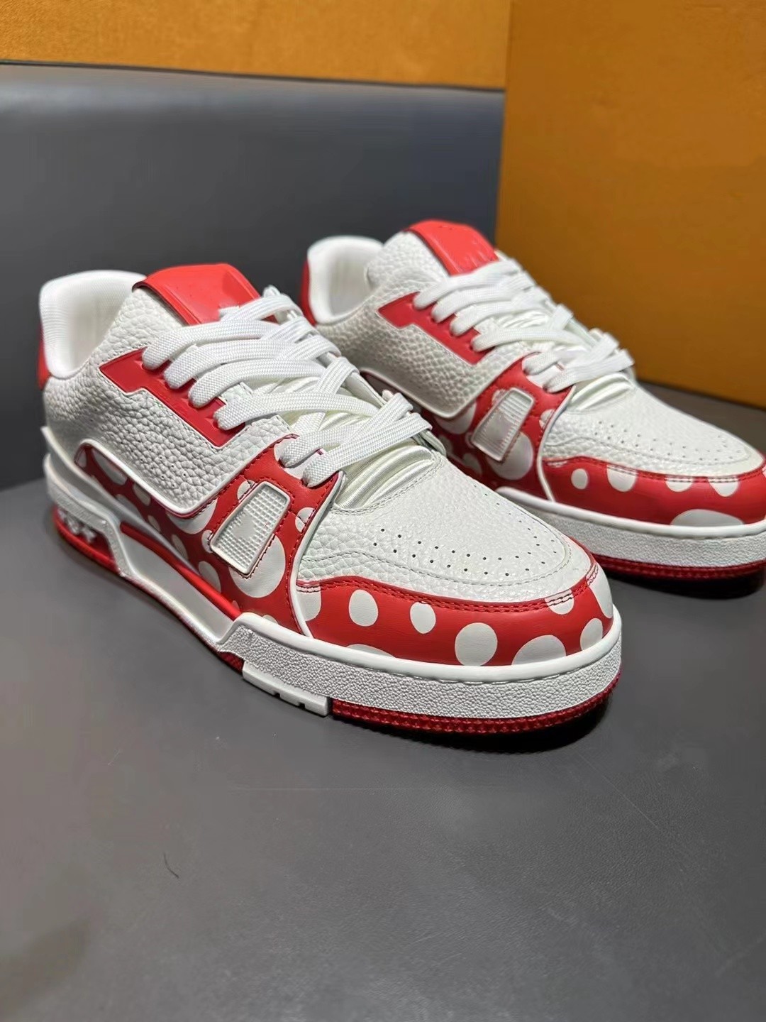 

New men's casual shoes lace-up 1AB8IZ cow leather dot print sports shoes