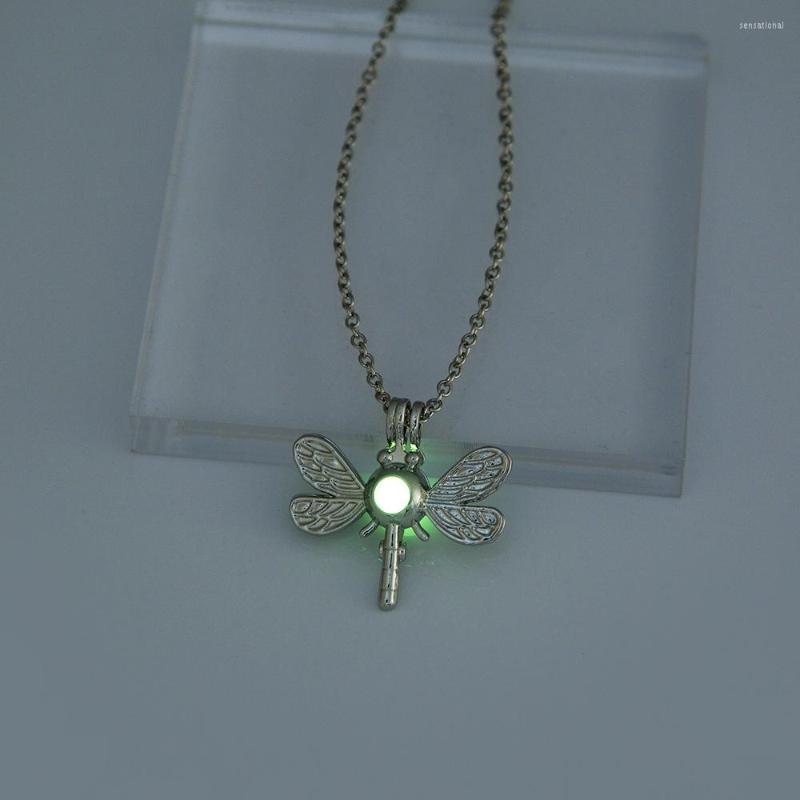 

Pendant Necklaces Fashion Crucifix Luminous Dragonfly Shape Necklace For Women Glowing Halloween Jewelry Gifts