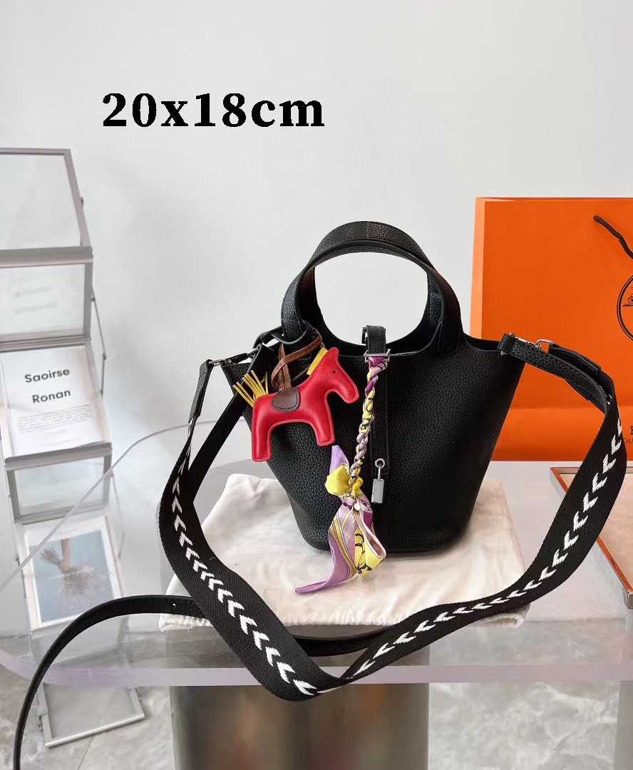 

23s Bags Shoulder Designer crossbody Bags pochette handbags fashion Bag Luxury Lock H bucket bag leather Totes