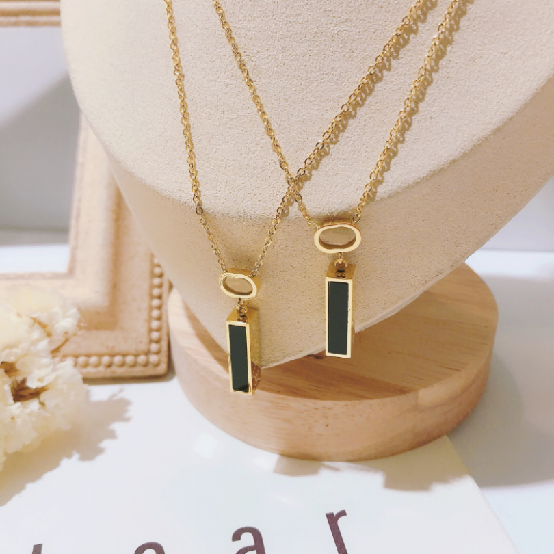 

Designer Women Necklace Love Pendant Necklaces 18K Gold Geometry Necklace Suitable for Gift Giving Social Gathering Fashion VersatilePopular Brand Jewelry